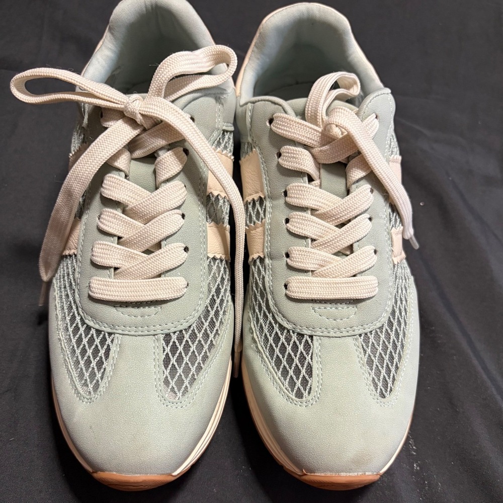 DV by Dolce Vita Jammy Womens Size 8 Sage Green Mesh Sneakers Cream Gum Sole